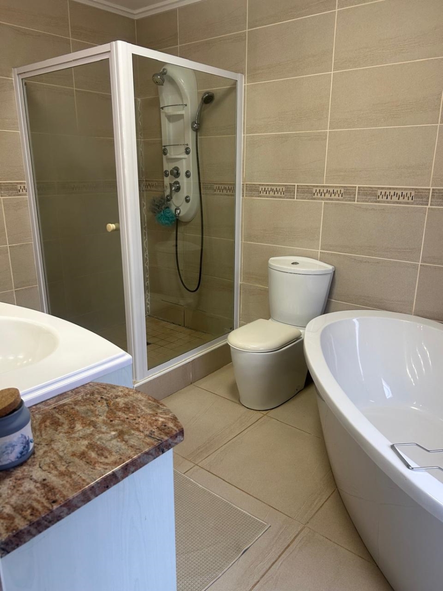 6 Bedroom Property for Sale in Da Nova Western Cape